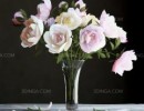 دسته گل در گلدان شیشه ای