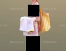 کاراکتر زن جوان ایستاده