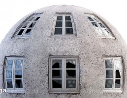 تکسچر دیوار گچی با پنجره های شکسته