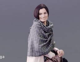 کاراکتر زن ژست گرفته