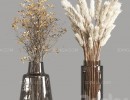 گل های خشک در گلدان شیشه ای