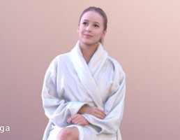 کاراکتر زن با حوله حمام